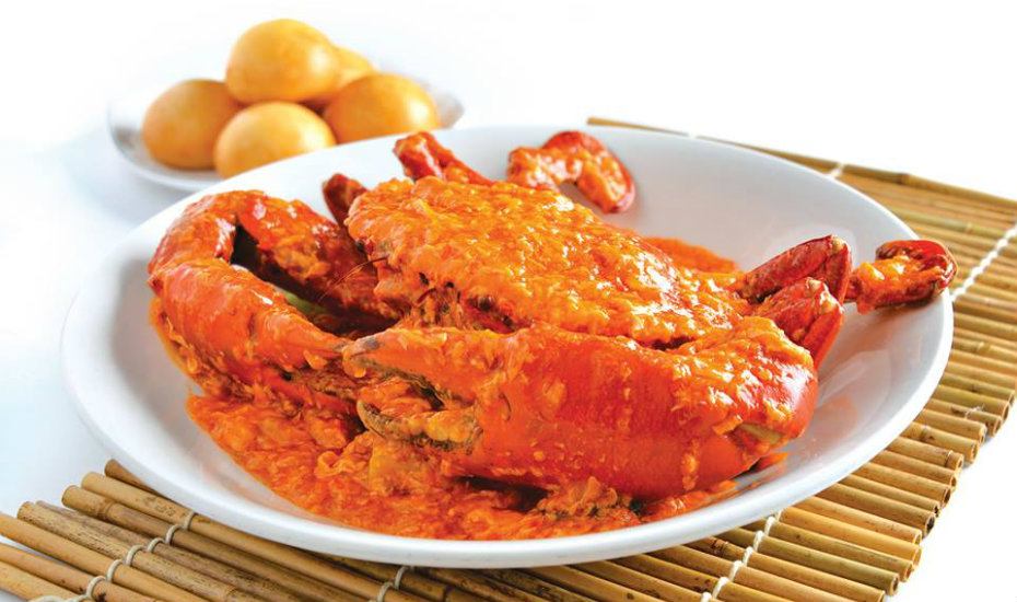 Món cua sốt ớt (Chilli crab) là một sự kết hợp tuyệt vời giữa nước sốt thơm béo ngậy thấm sâu vào từng lớp thịt cua căng mọng của Đất Mũi đã được xào lên. Cùng Đất Mũi thực hiện và thưởng thức món ngon này.